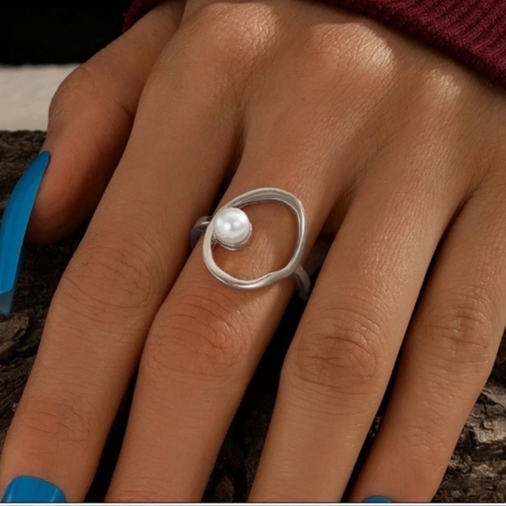 Organic Oval Silver and Pearl Minimalist Ring